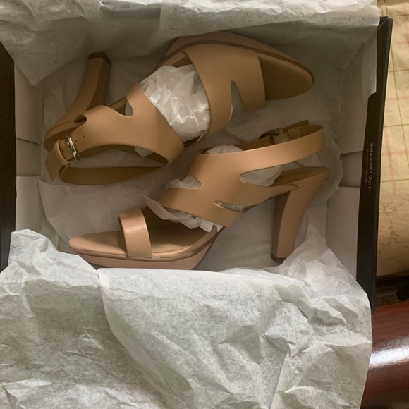 Naturalizer heels - Picture 3 of 3